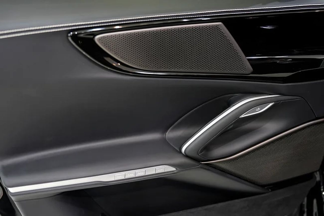 فيراري بوروسانجوي Panoramic Roof, Carbon Exterior/Interior, Dealer Warranty + Service!!