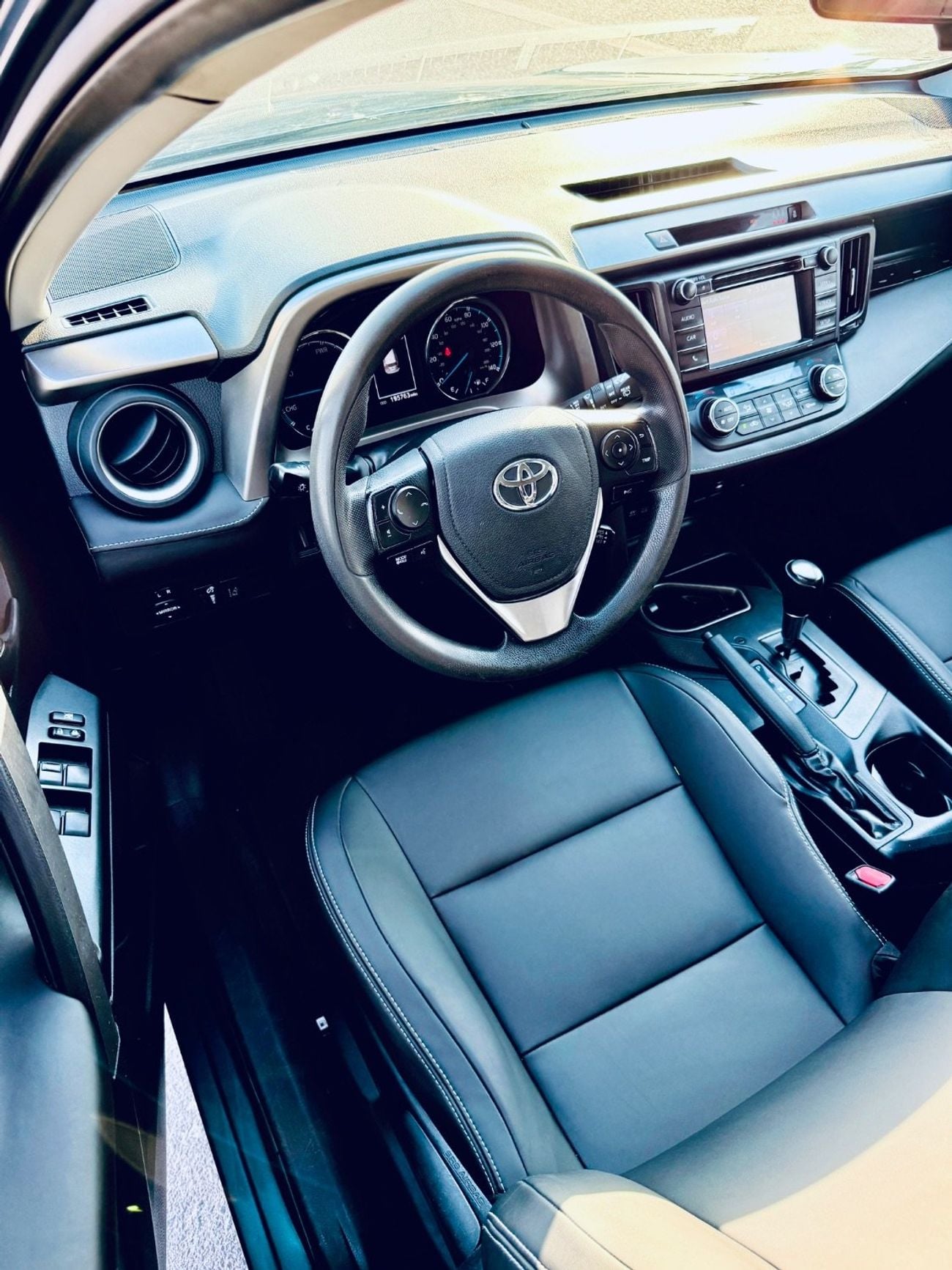 Toyota RAV4 LE 2.5L Cylinder 4 Hybrid Automatic 5 Seats 5 Doors