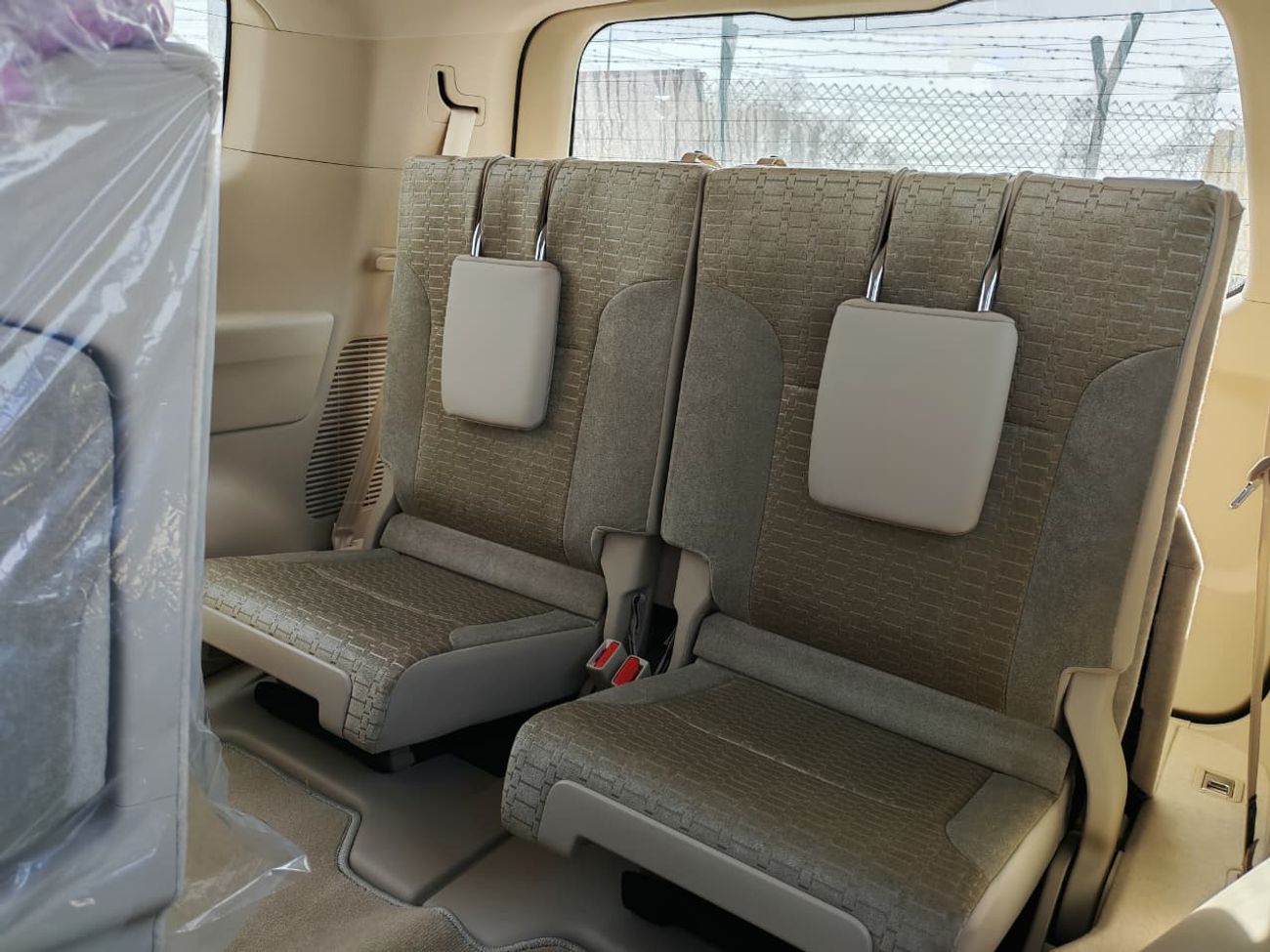 تويوتا لاند كروزر 2025 Toyota Land Cruiser LC300 GXR Basic-Option with Sunroof 4.0L V6 Petrol A/T 4WD Export Only