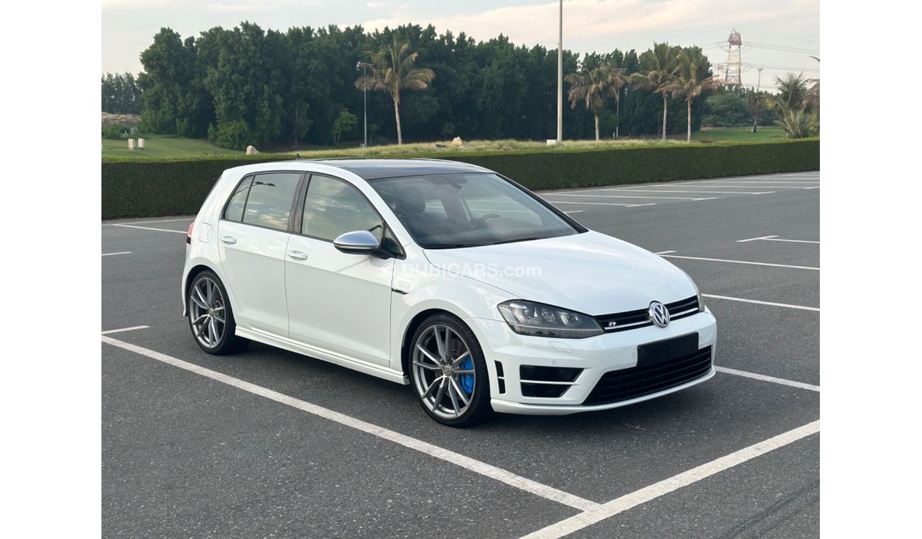 فولكس واجن جولف موديل 2016 خليجي حاله ممتازه جدا من الداخل والخارج فل مواصفات كراسي جلد ومثبت سرعه وتحكم كهربي وبانو