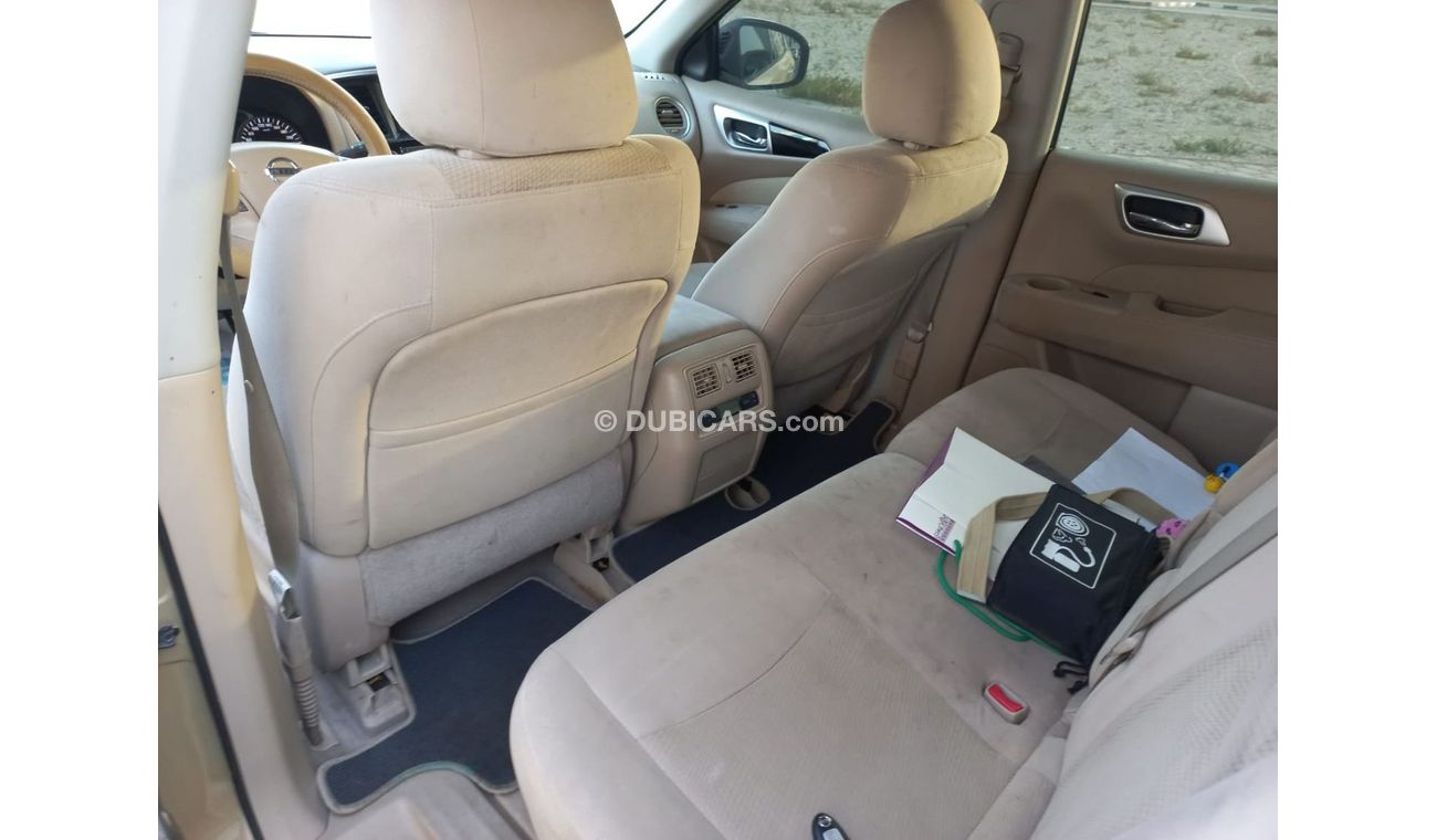 Nissan Pathfinder NISSAN_PATHFINDER_2014_CLEAN_NO_ACCIDANTS_GOLD