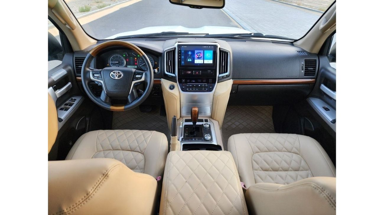 تويوتا لاند كروزر facelifted