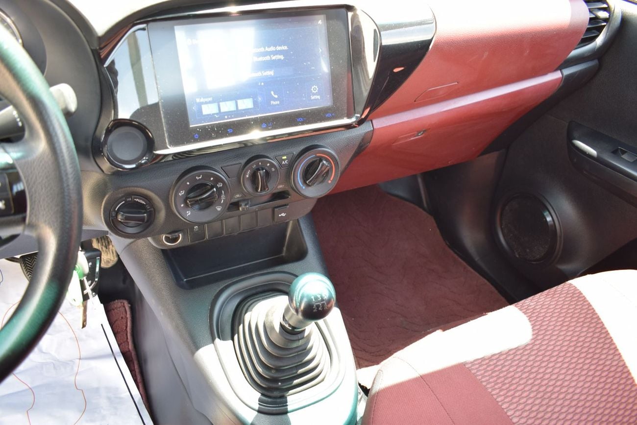 تويوتا هيلوكس GLX 2.7L Single Cab Utility 4WD M/T