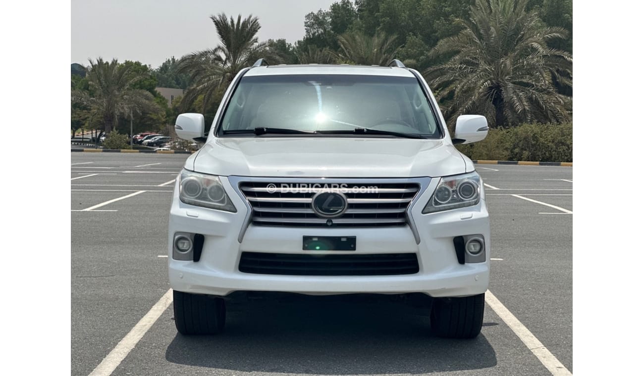 Lexus LX 570 Platinum MODEL 2014 GCC CAR PERFECT CONDITION INSIDE AND OUTSIDE FULL ORIGINAL PAINT ONE OWNER 2 key