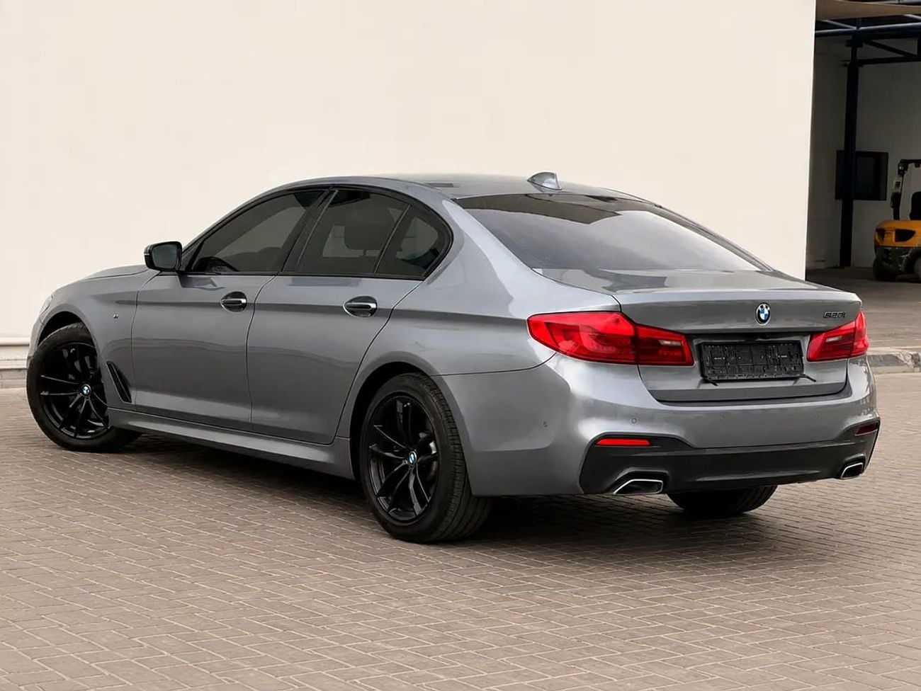 BMW 520i 1,183 P.M | 520i M Sport | GCC Specs | Pristine Condition