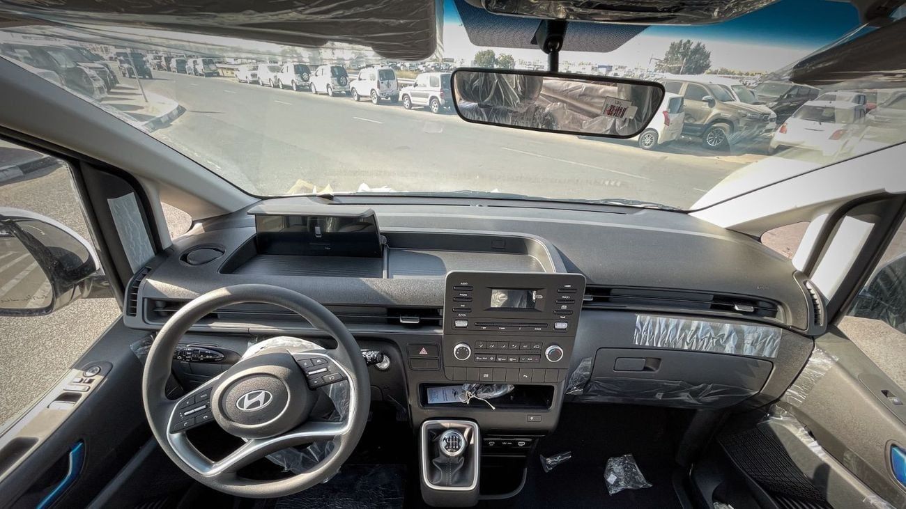 هيونداي ستاريا Premium 11-Seater 2.2-liter 4-cylinder Turbo-charged Diesel 2024YM