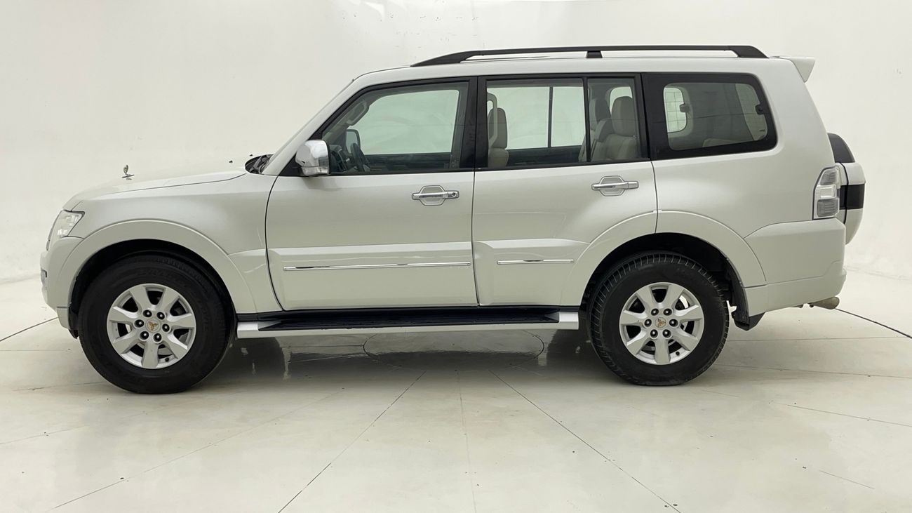 ميتسوبيشي باجيرو GLS MID 3 | بدون دفعة مقدمة | اختبار القيادة في المنزل