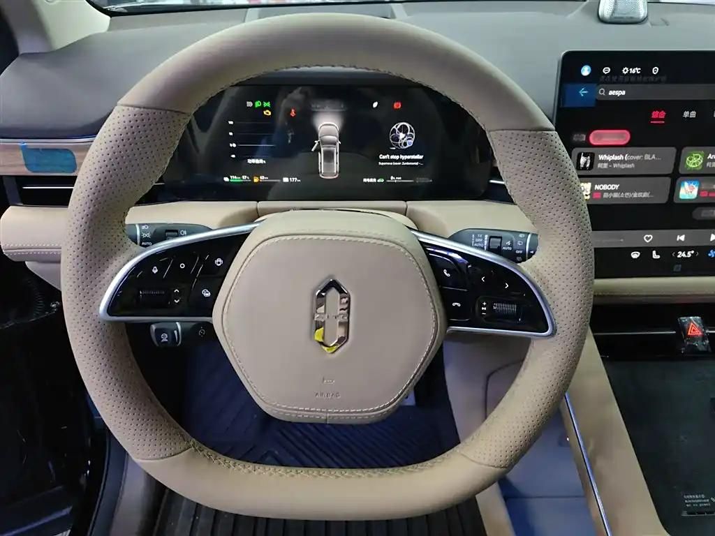Aito 7 interior - Steering Wheel