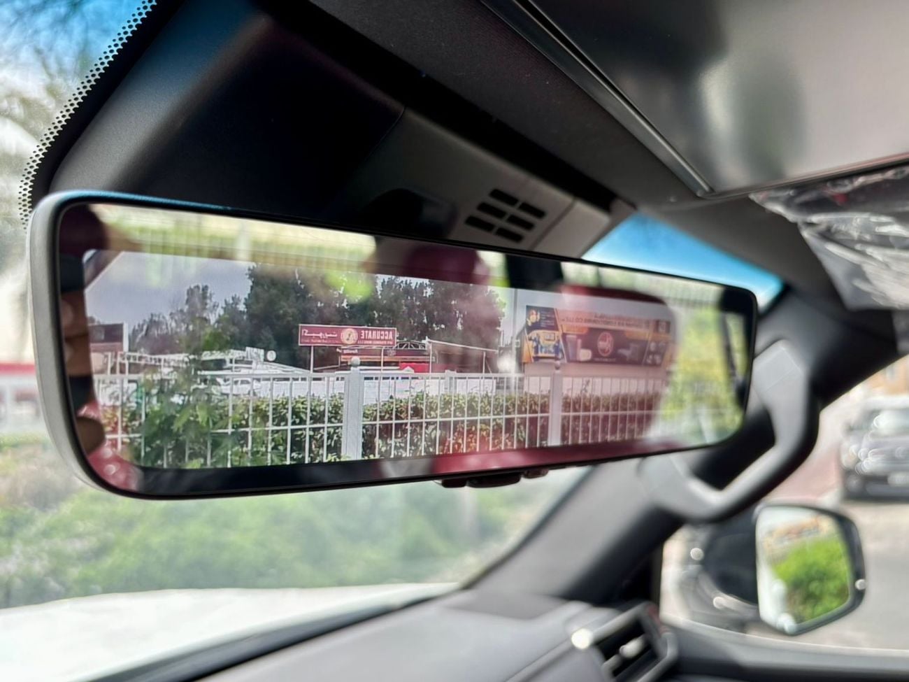 لكزس LX 700h F Sport