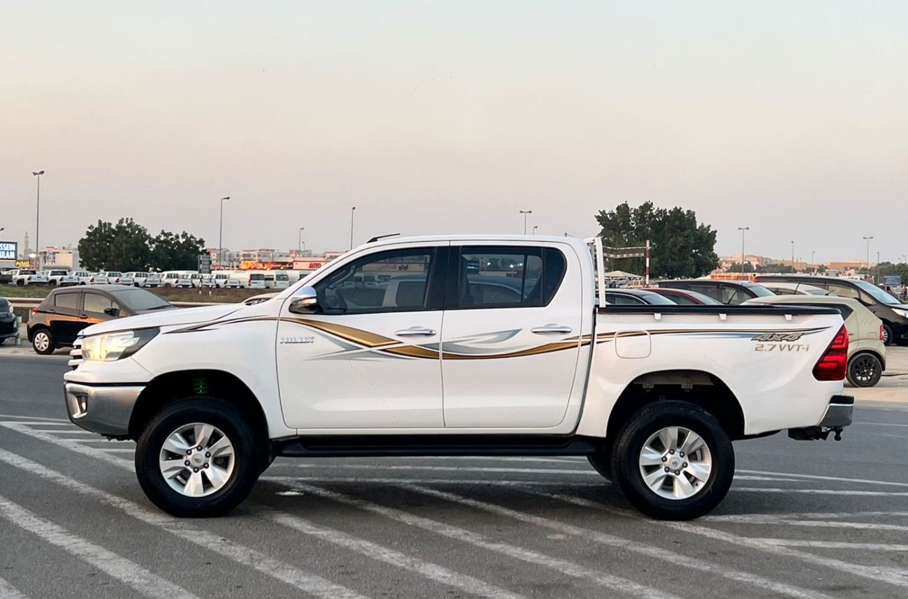 Toyota Hilux 2016 Toyota Hilux SR5 Premium Full Option - 2.7L V4 - 4x4 AWD - Rear CAM & AC - big Body - 116000 Km