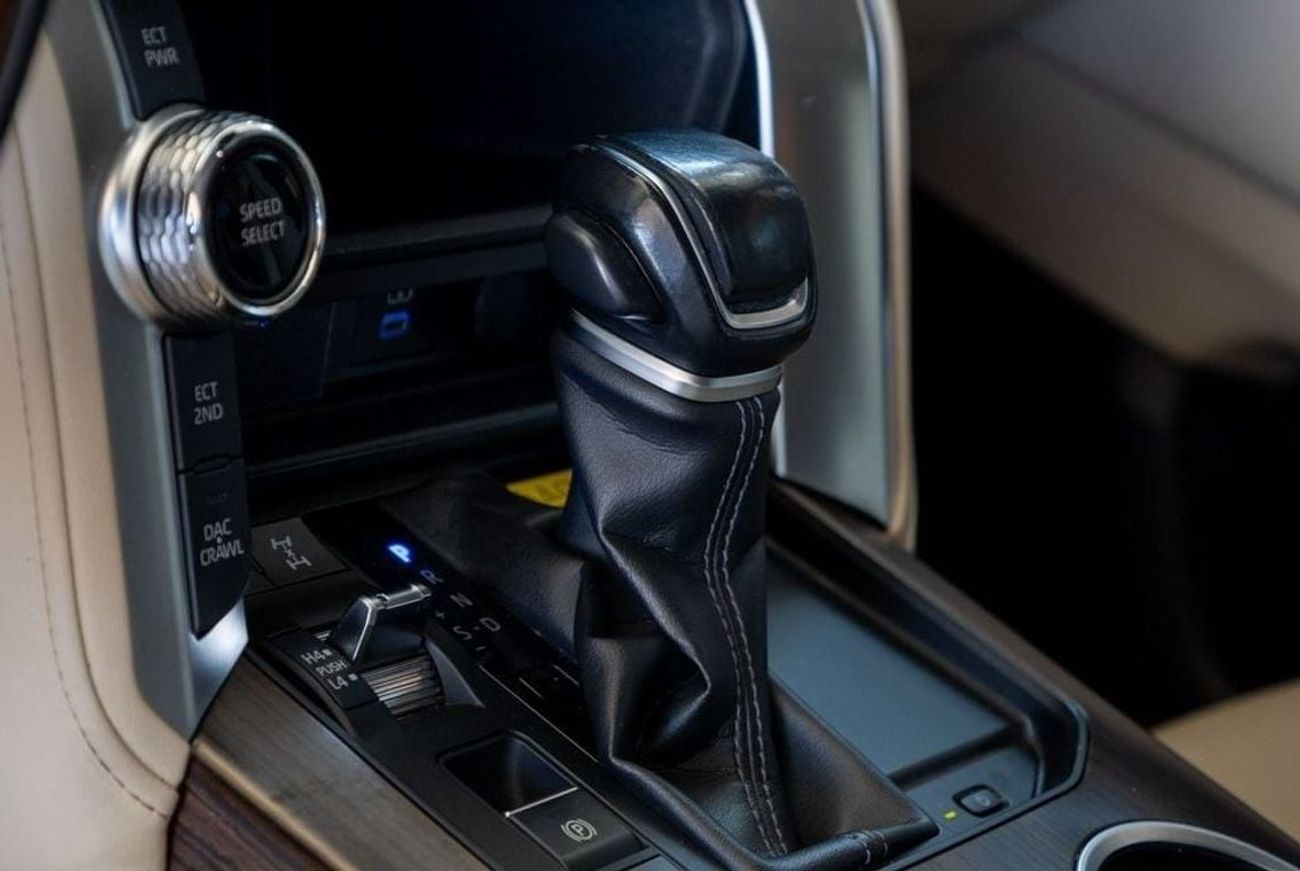 Toyota Land Cruiser GXR 3.5L Toyota Land Cruiser GXR 2022 GCC under Warranty with Flexible Down-Payment.