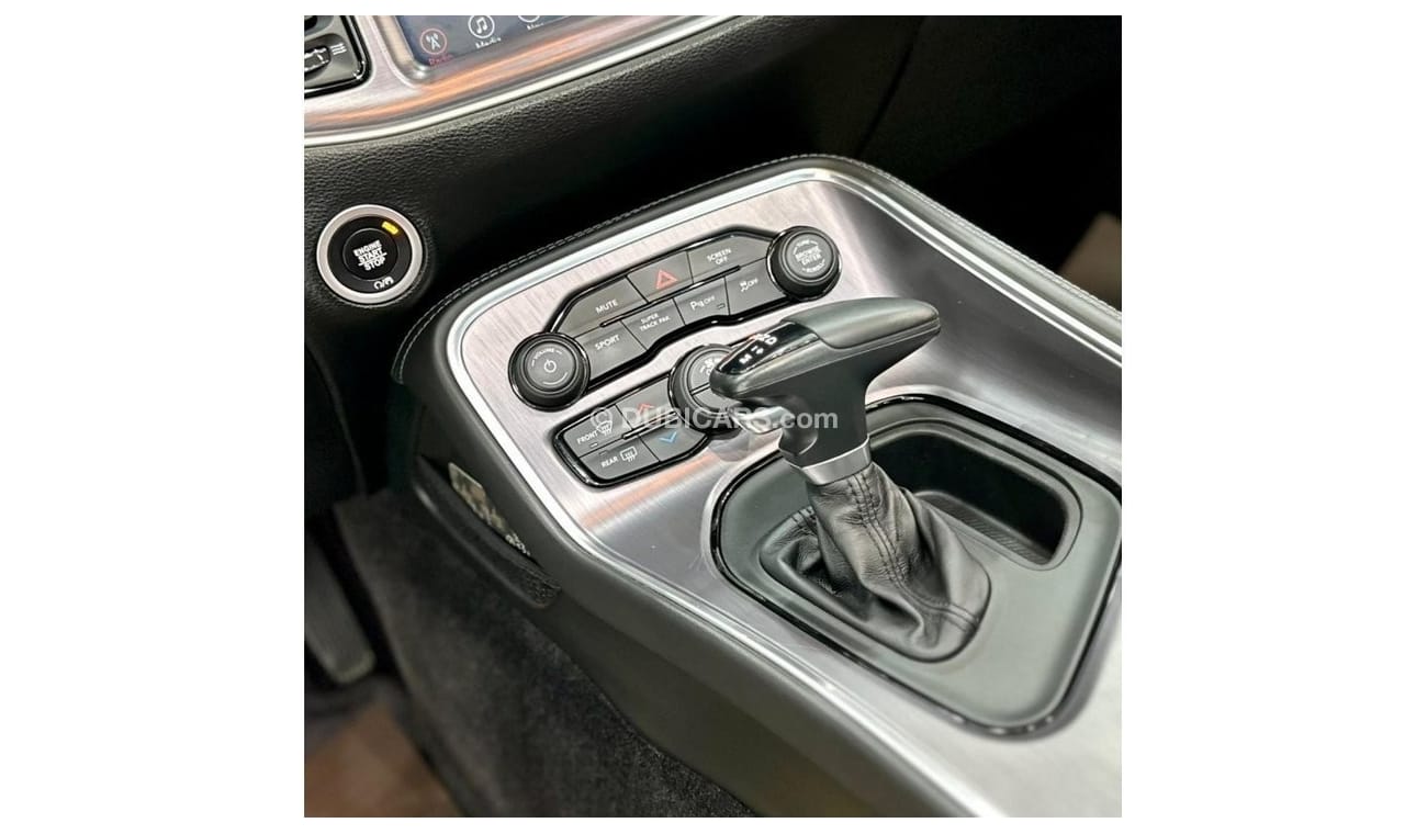 Dodge Challenger 2017 Dodge Challenger R/T Hemi, Warranty, Service History, Full Options, GCC