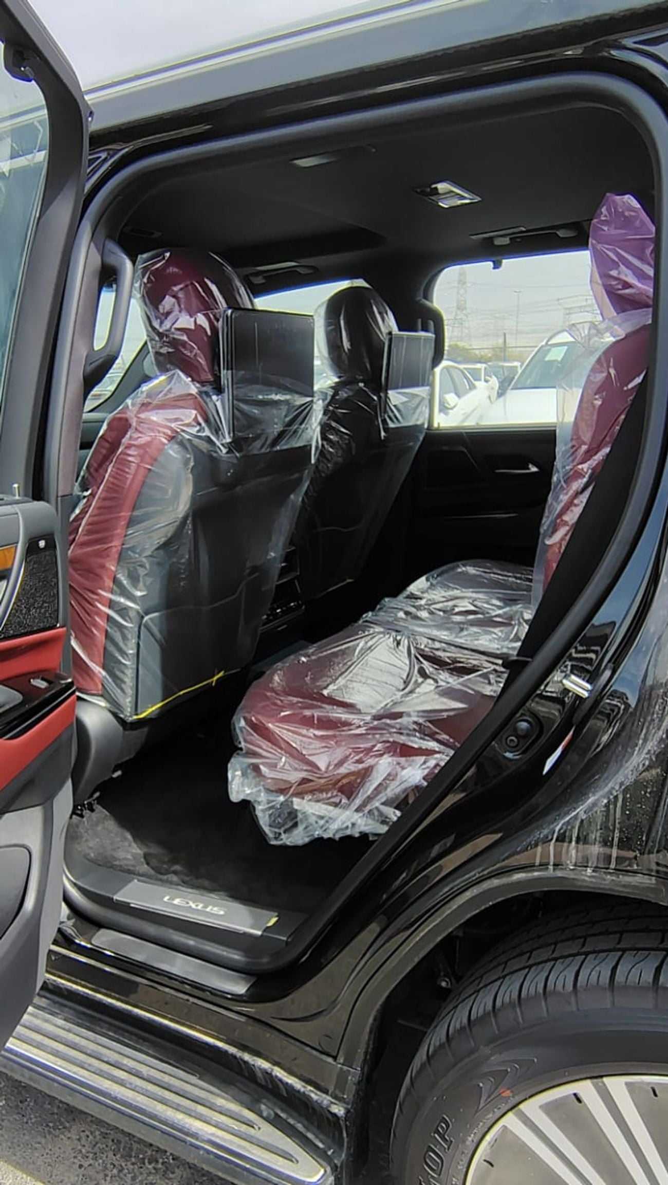 لكزس LX 700h Signature