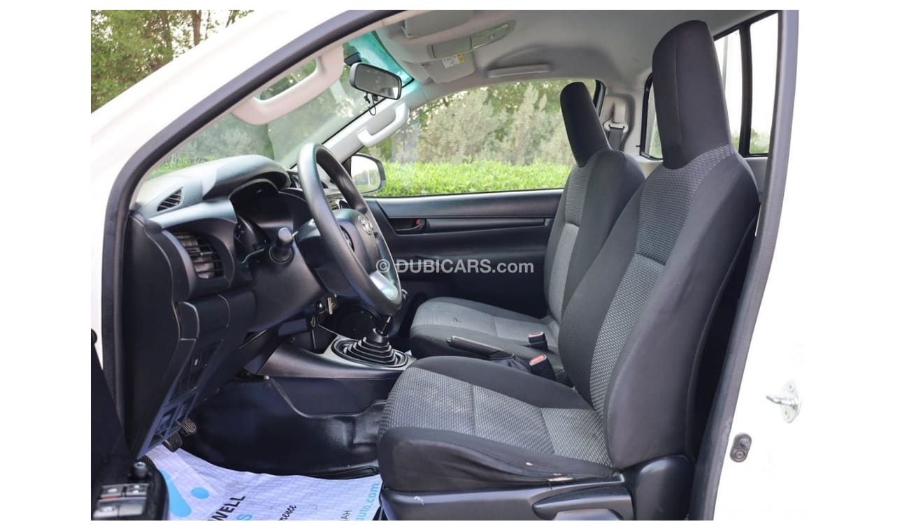 Toyota Hilux | 4x4 2.7L | Single Cabin | Auto Window | GCC | Excellent Condition