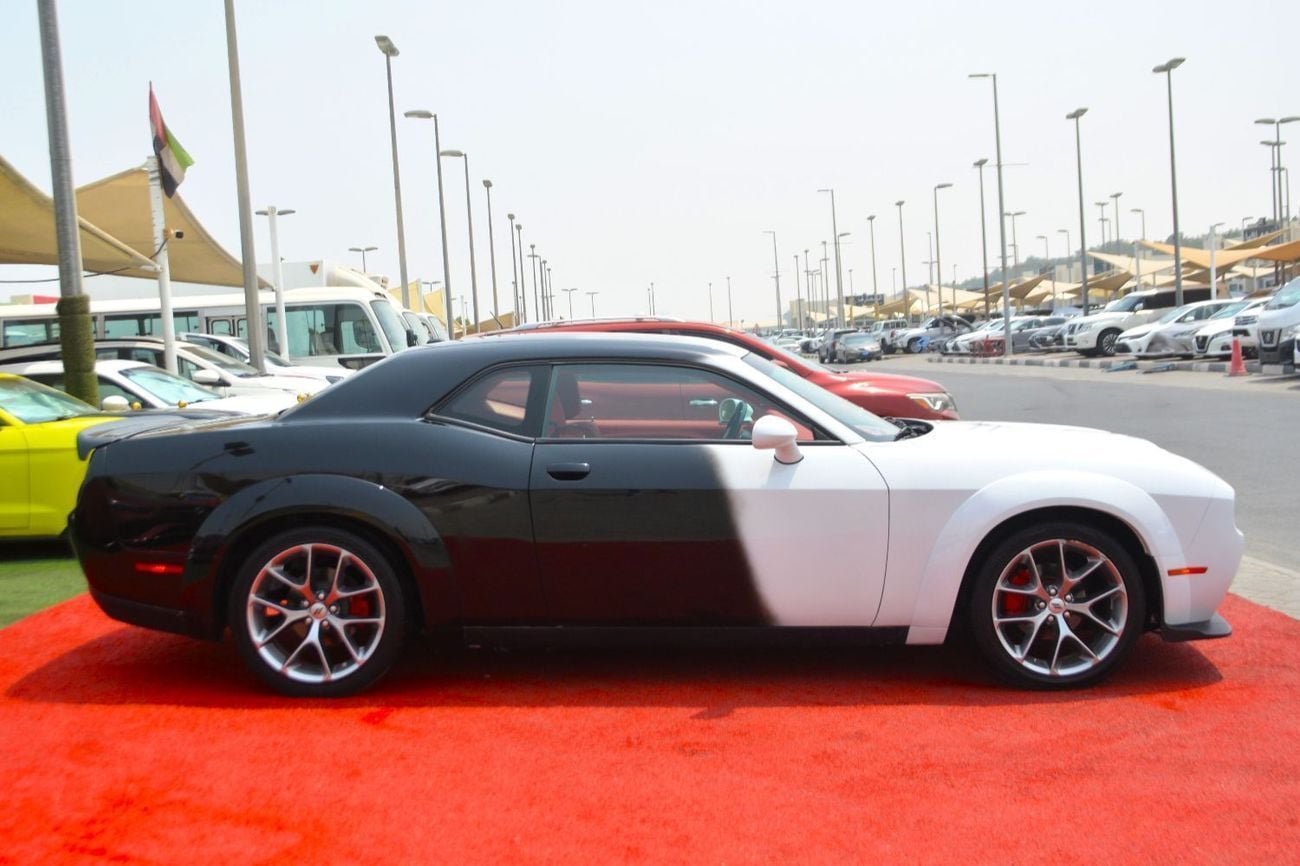 Dodge Challenger SRT HELLCAT REDEYE WIDEBODY GT 3.6L DOUBLE COLOR BLACK & WHITE