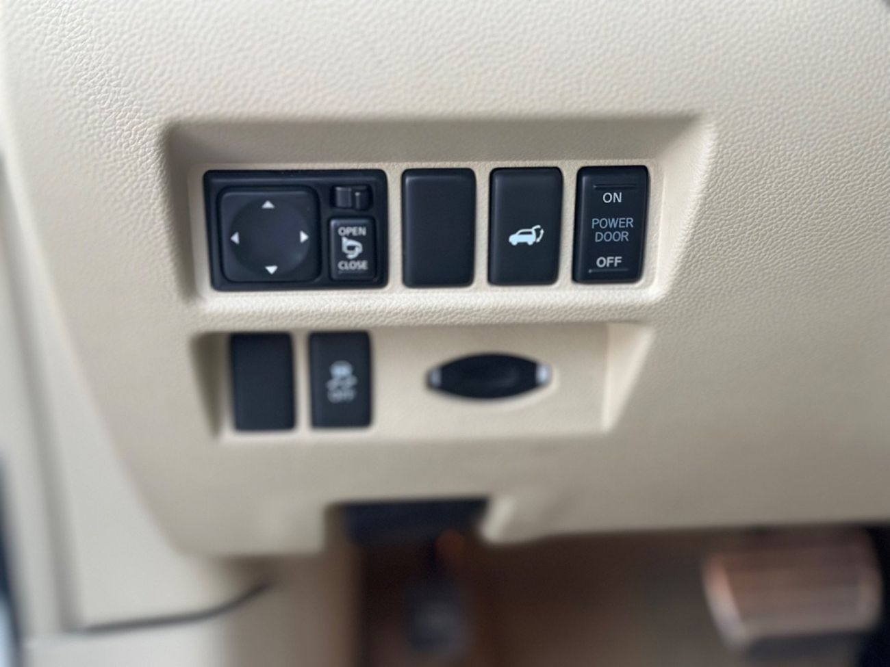 Infiniti QX70 MODEL 2017 GCC CAR PERFECT CONDITION INSIDE AND OUT SIDE FULL OPTION SUN ROOF LEATHER SEATS 5 camera