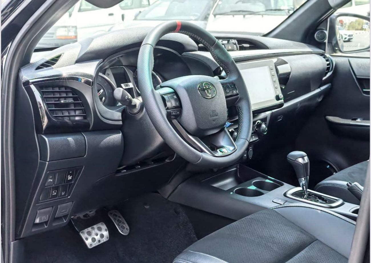 تويوتا هيلوكس GR Sport 4.0L