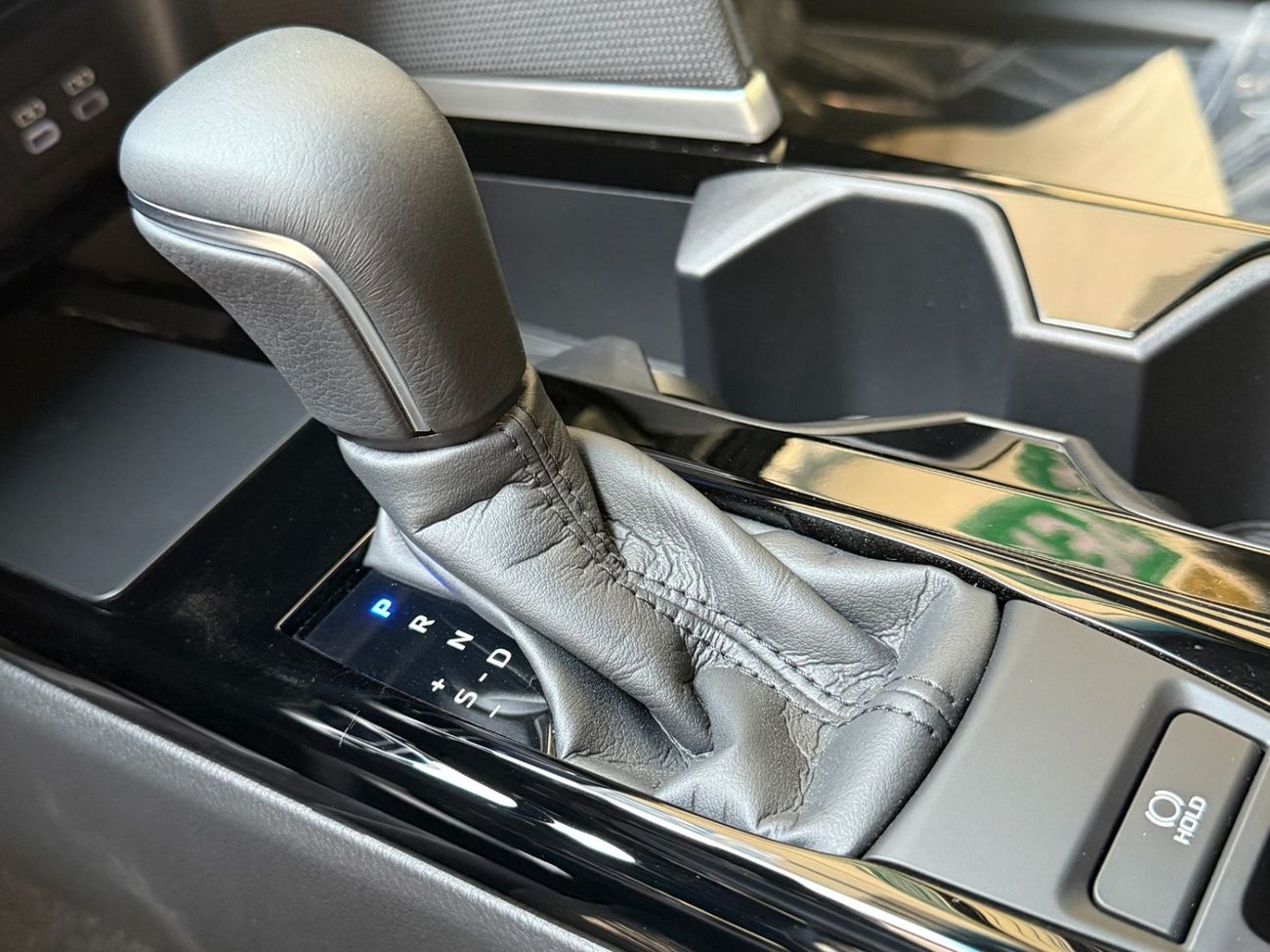 Toyota Camry LE 2.5 MADE IN JAPAN *EXPORT ONLY**التصدير فقط خارج الخليج***