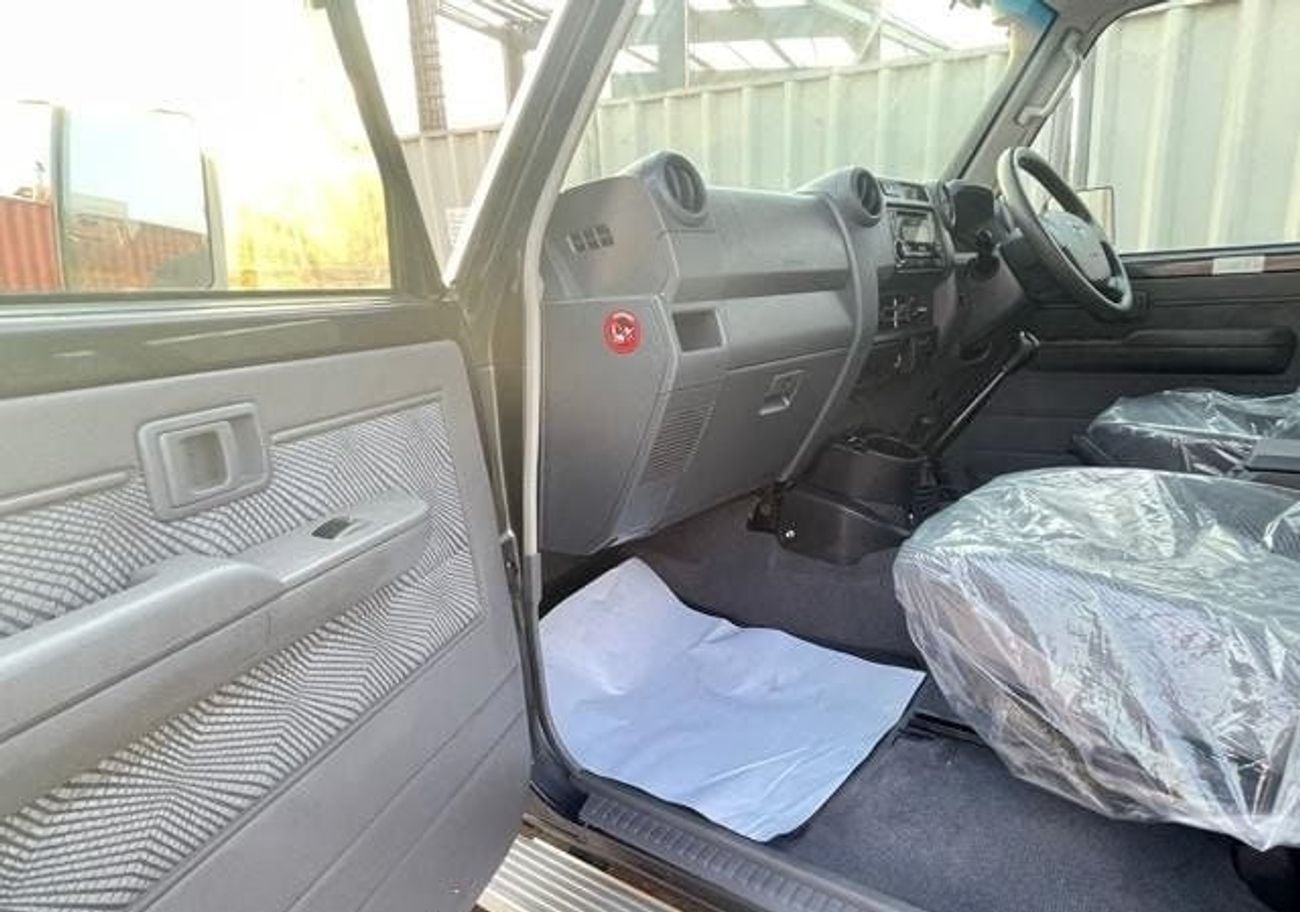 Toyota Land Cruiser Pick Up DIESEL 4.5 LITER ,RIGHT HAND DRIVE ,ONLY FOR EXPORT AVAILABLE