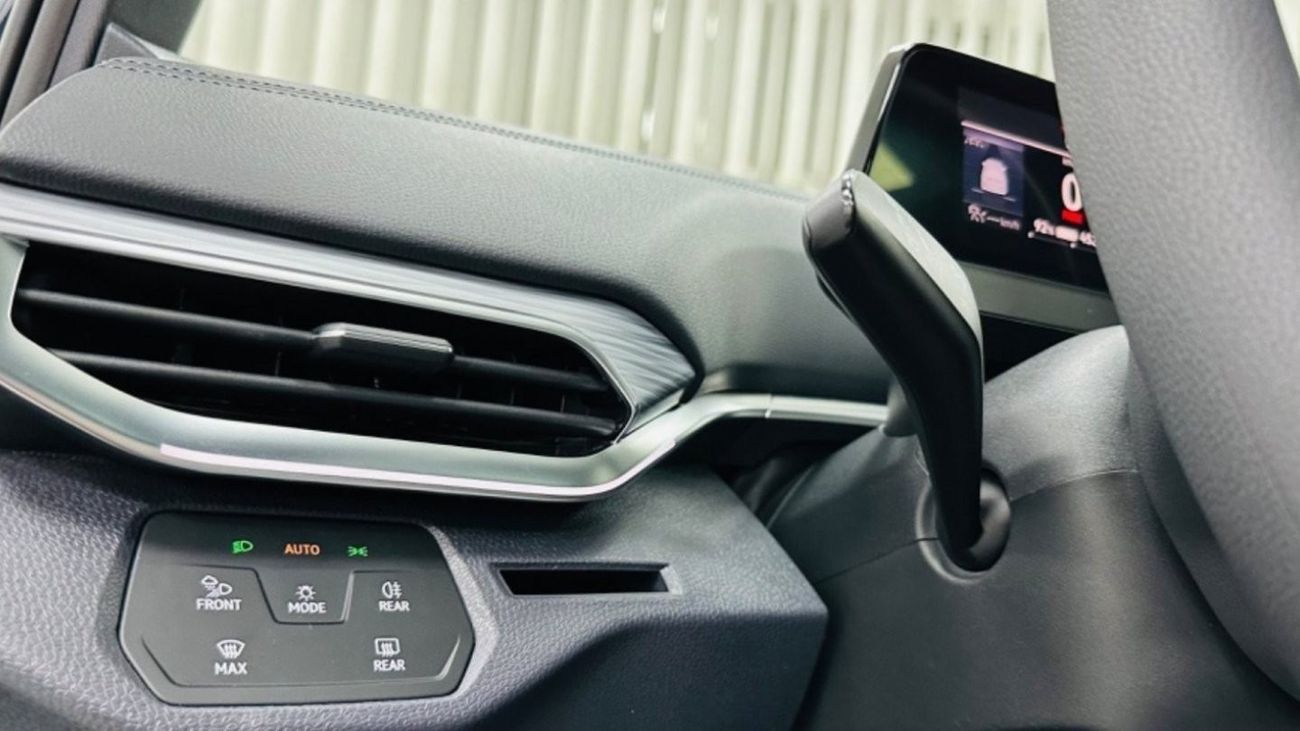 Volkswagen ID.4 Original paint .. Pure Plus .. Panoramic Roof ..