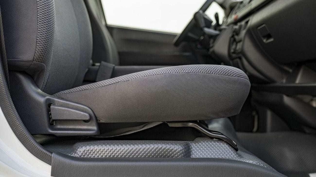 تويوتا هاياس TOYOTA HIACE HR 2.7P MT 15 SEATER MY2025 - WHITE