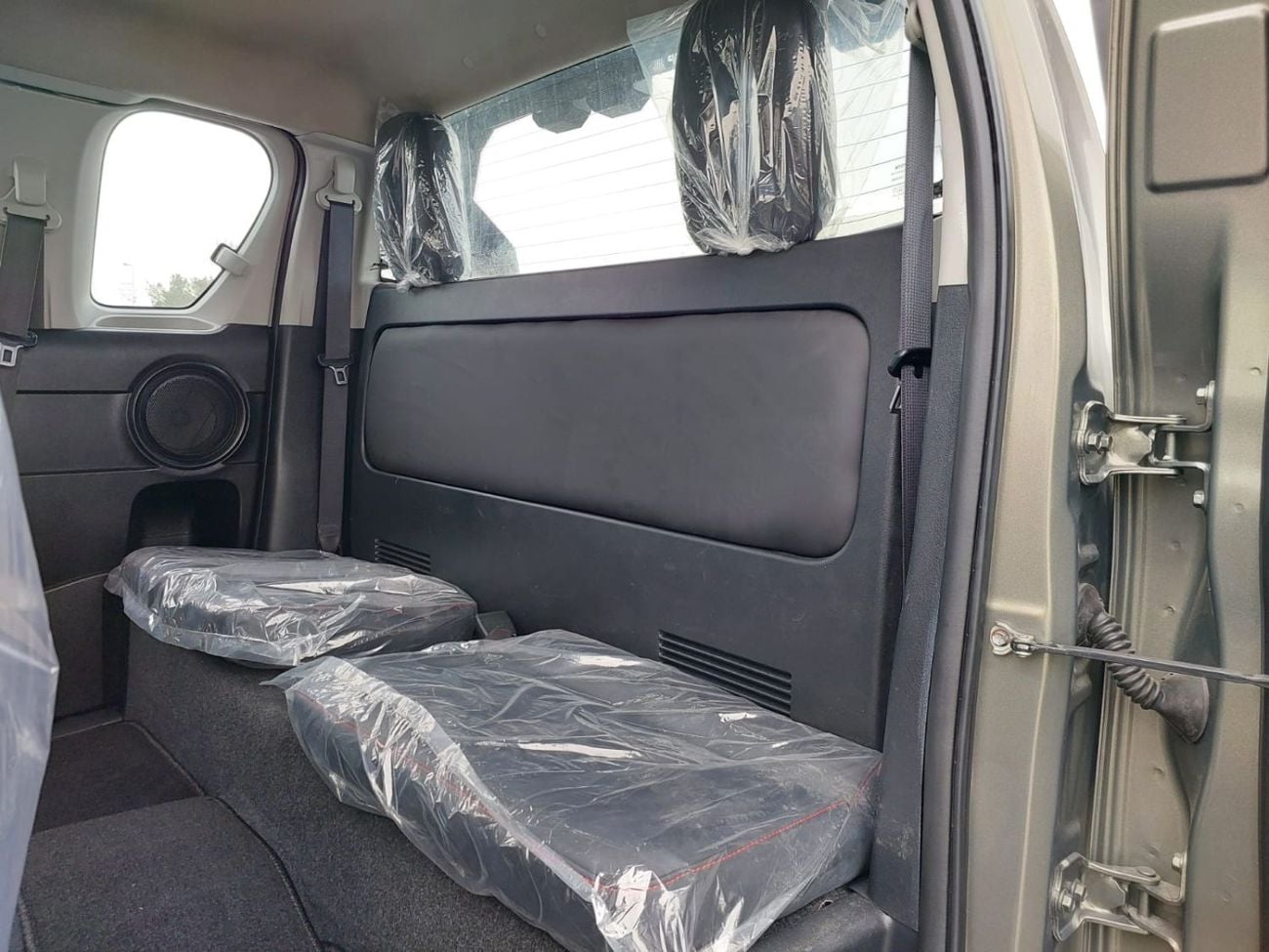 تويوتا هيلوكس (RAMADAN OFFER) TOYOTA HILUX PICKUP RHD 2016 MODEL 2.8 L DIESEL MANUAL(PM60567)