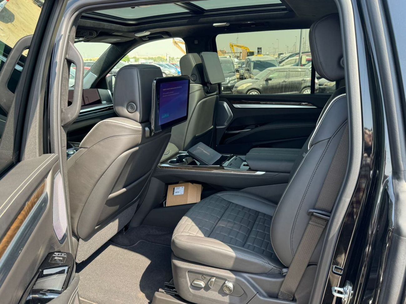 Cadillac Escalade CADILLAC ESCALADE ESV EXECUTIVE LWB 2025