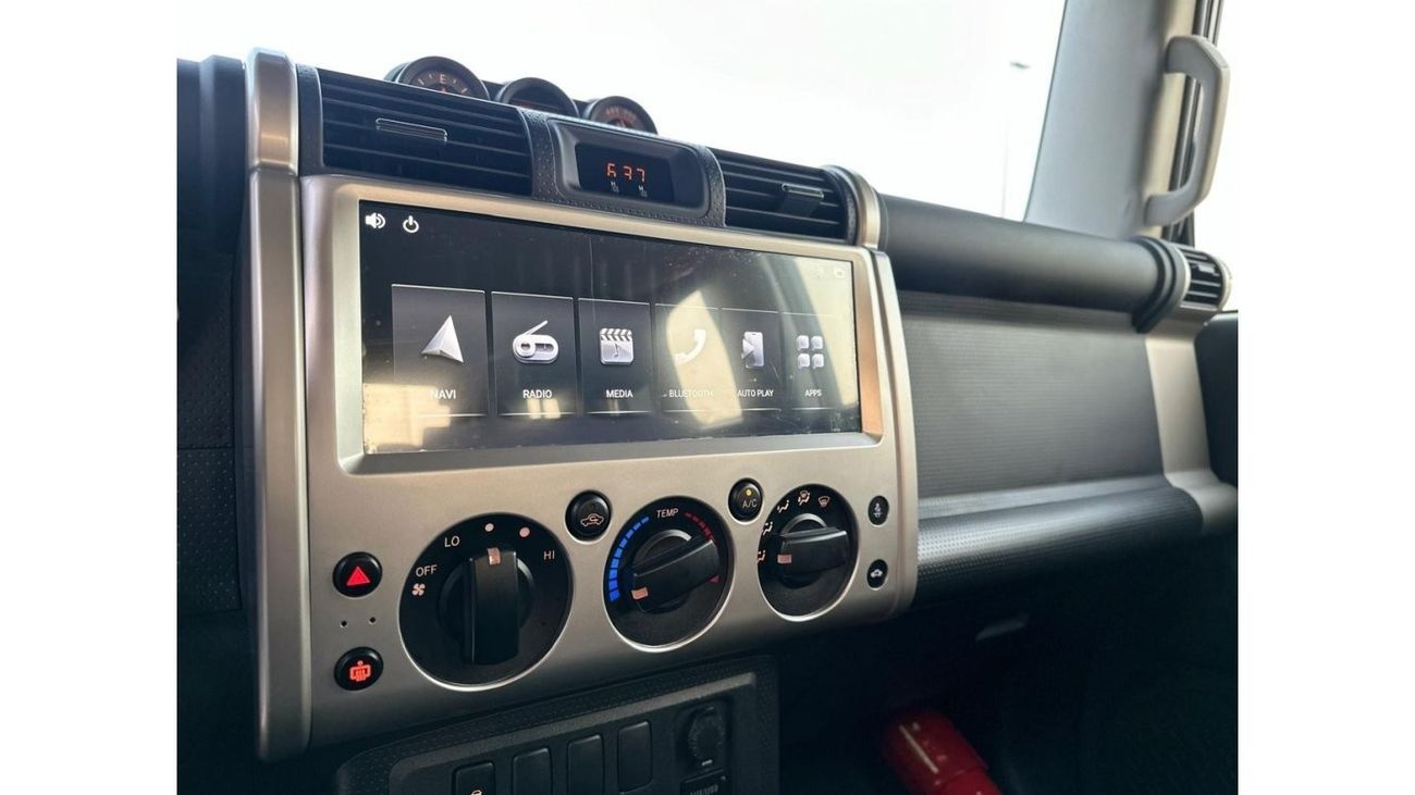 Toyota FJ Cruiser Toyota FJ cruiser 2023 KM 15000 GCC SPECS NO ACCIDENT OR PAINT WARRANTY + SERVICE FROM AGENCY