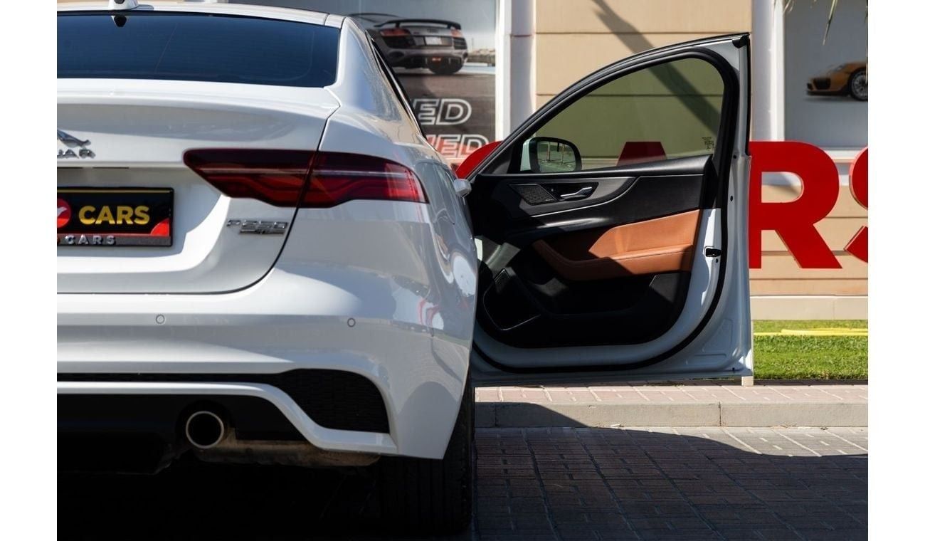 Jaguar XE R-Dynamic SE 2.0L (250 HP) Jaguar XE P250 R-Dynamic SE 2020 GCC under Agency Warranty with Flexible