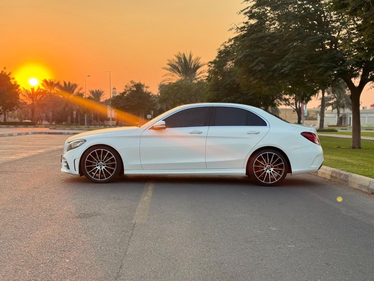 مرسيدس بنز C 200 MERCEDES C200 MODLE 2019 GCC SPACE FULL OPTION 360 CAMERA