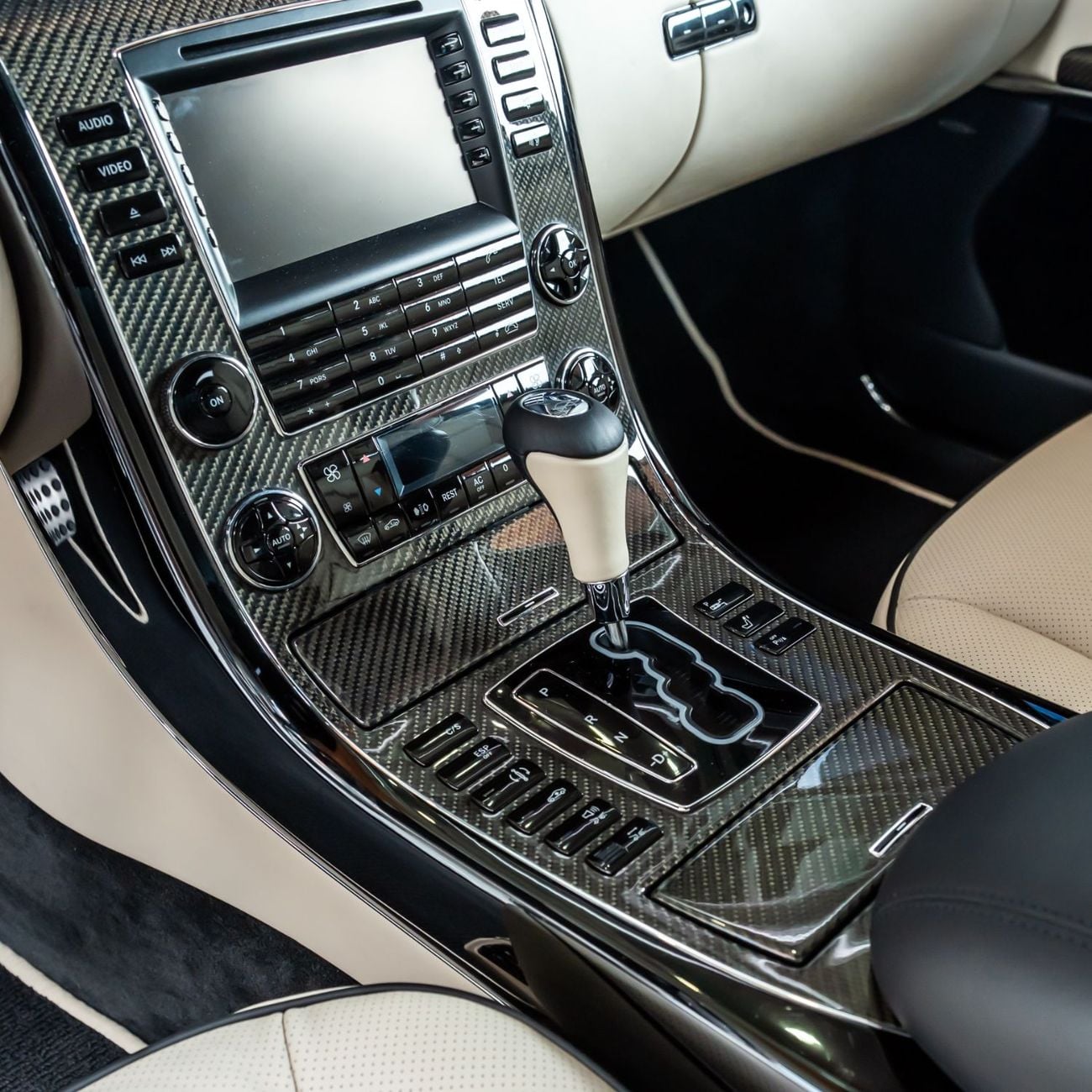 مرسيدس مايباخ 57 Maybach 57 S - 2009 - GCC Specs - 11,000KM-IMMCULATE CONDITION