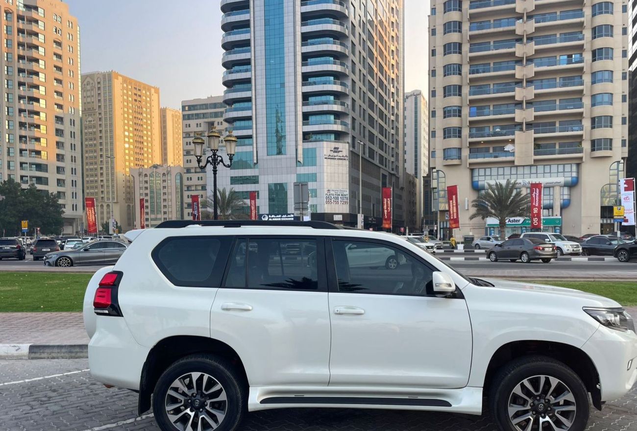 Toyota Prado Toyota prado 2022MODEL 2.8 Diesel engine Colour White push start Transmission Automatic Interior.Bla