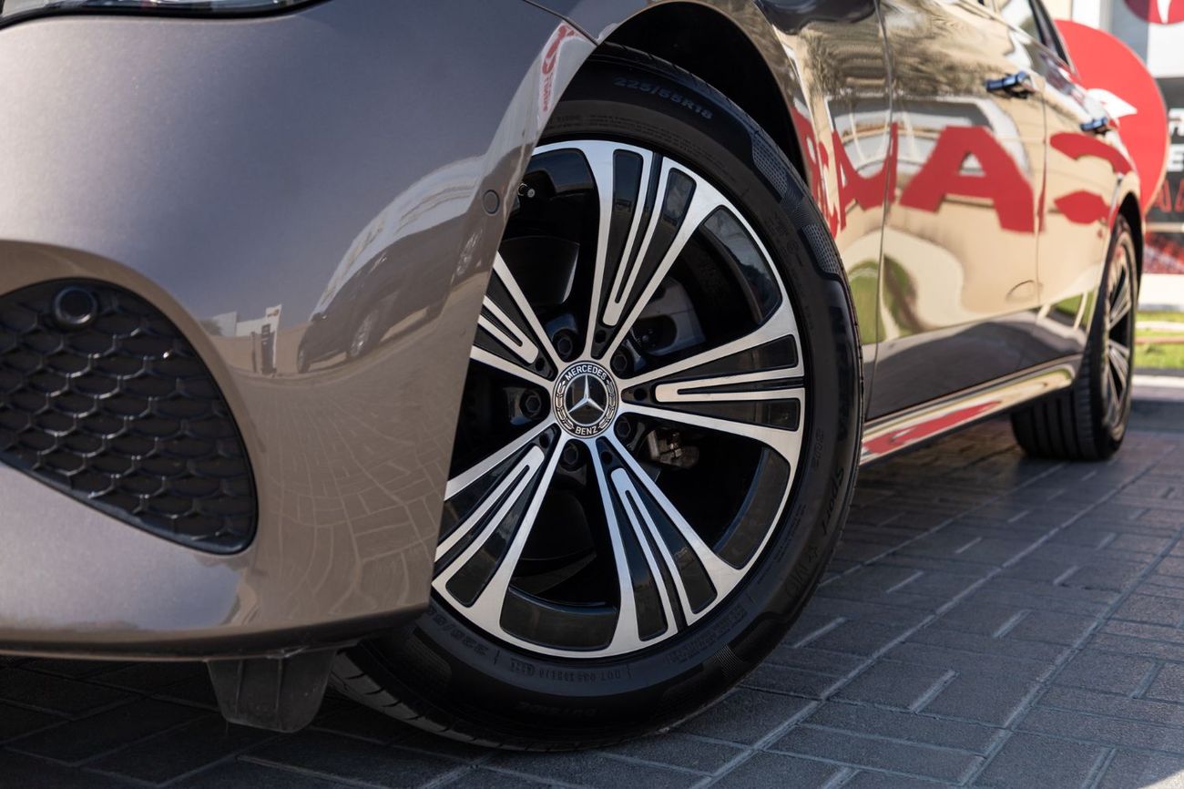 Mercedes-Benz E200 2.0L