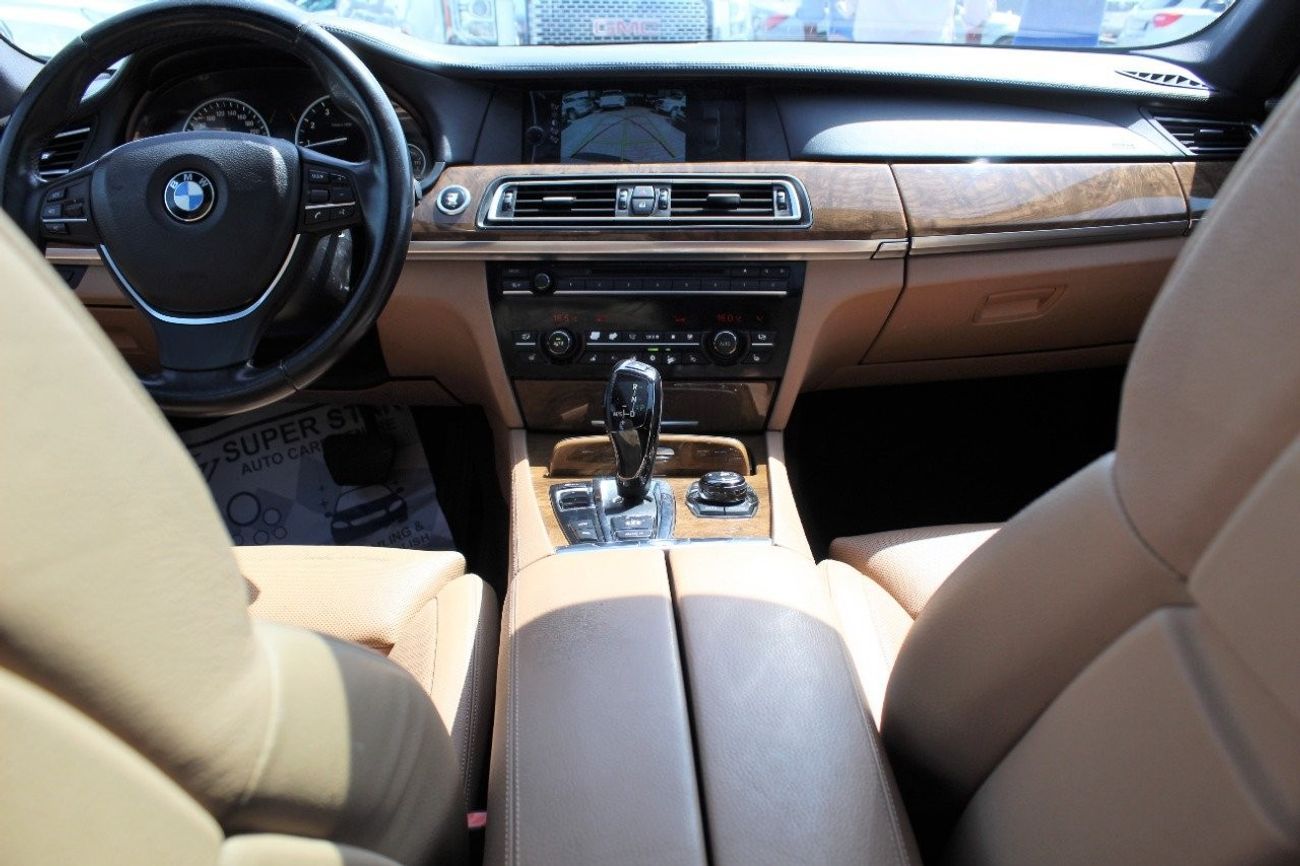 بي أم دبليو 750Li Luxury 4.4L