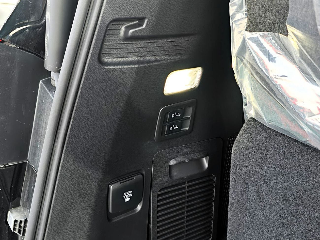 Toyota Land Cruiser VX Toyota land cruiser Vx 3.5l turbo 4*4 A/T  Black color inside black 2026