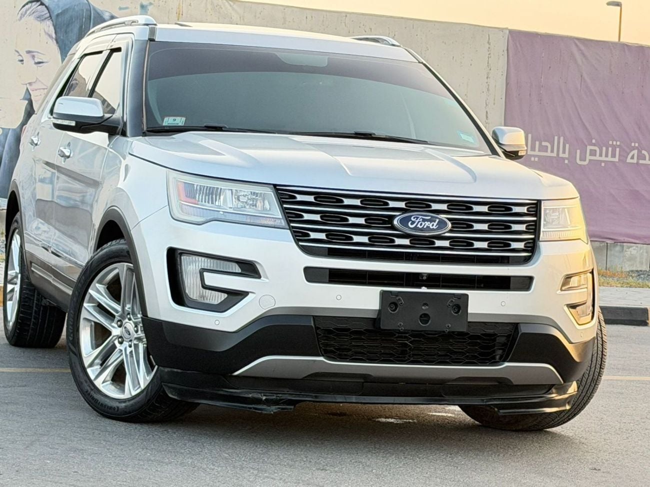 Ford Explorer top-of-the-line model, fully loaded with panoramic