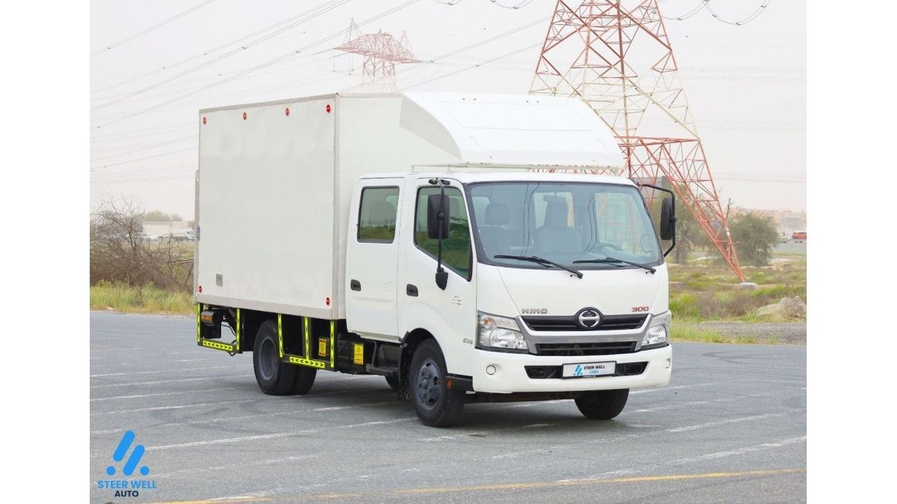 Hino 300 614 / Dual Cab 4.0L RWD / Diesel M/T with Rear AC / Like New Condition / GCC Specs