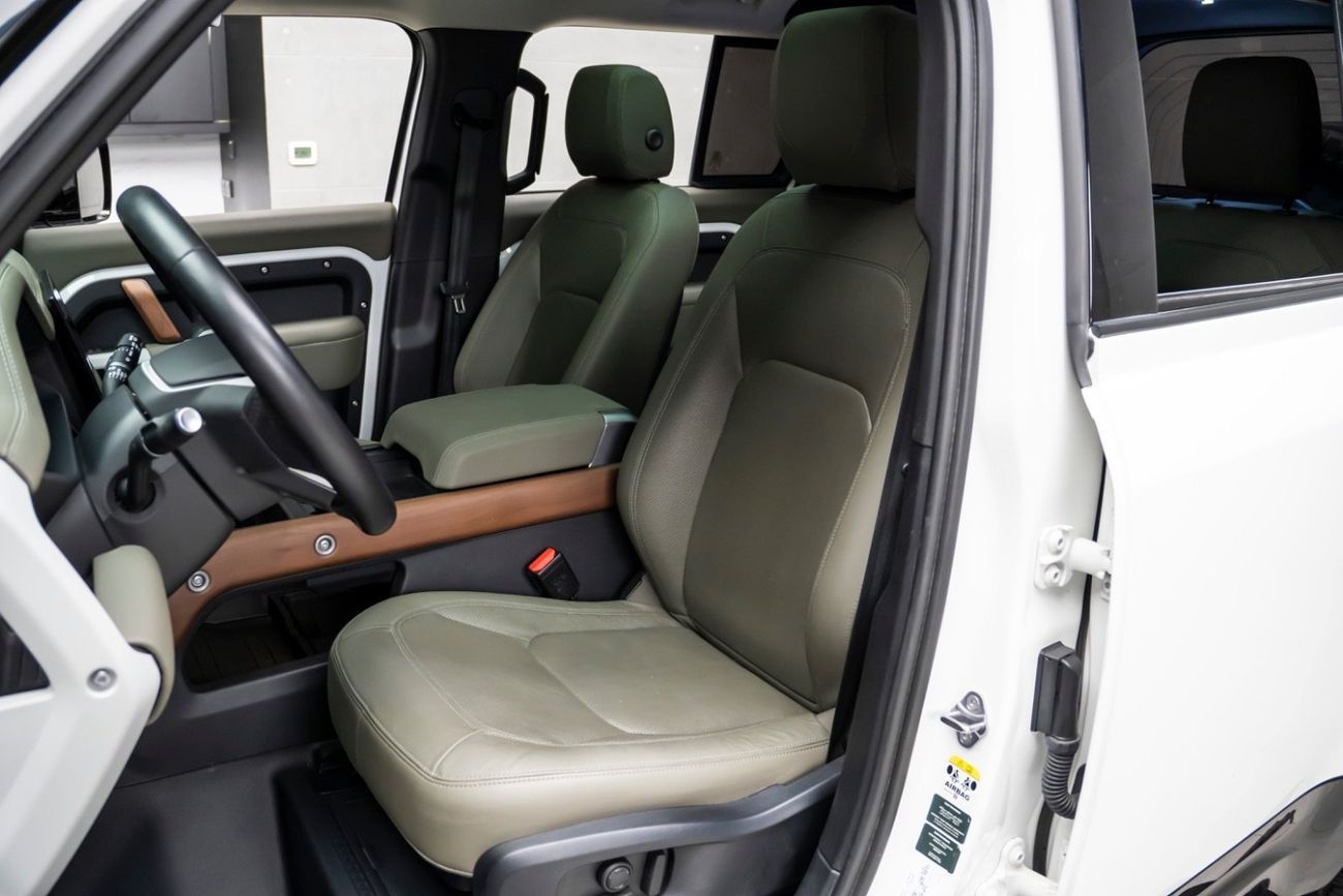 Land Rover Defender 