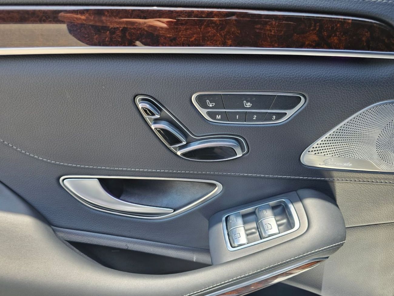 Mercedes-Benz S 560 Std 4.0L (463 HP)