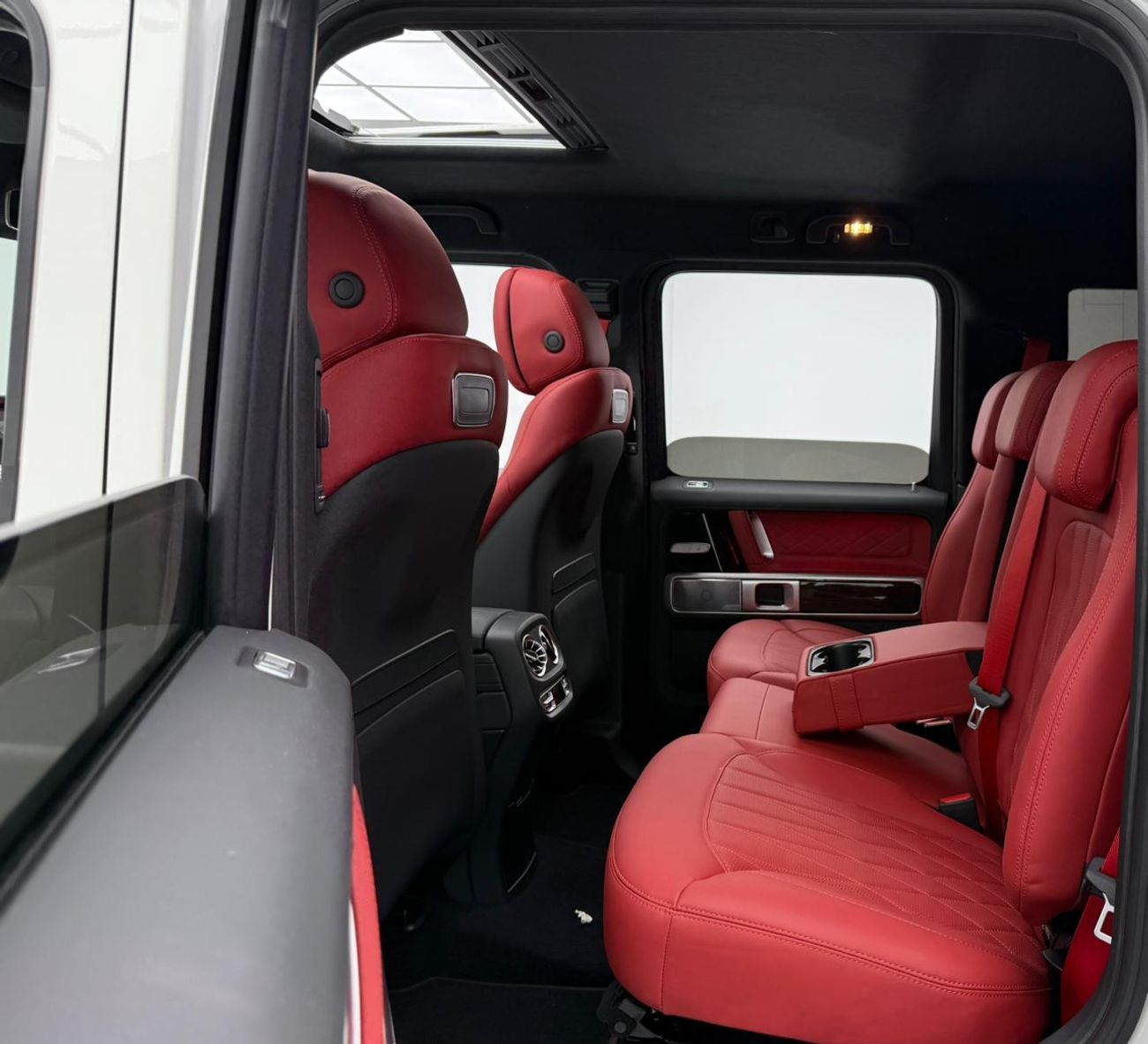 مرسيدس بنز G 500 2023 Mercedes Benz G500, Mercedes Service Pack, Very Low Km, Fully Loaded, Excellent Condition, GCC