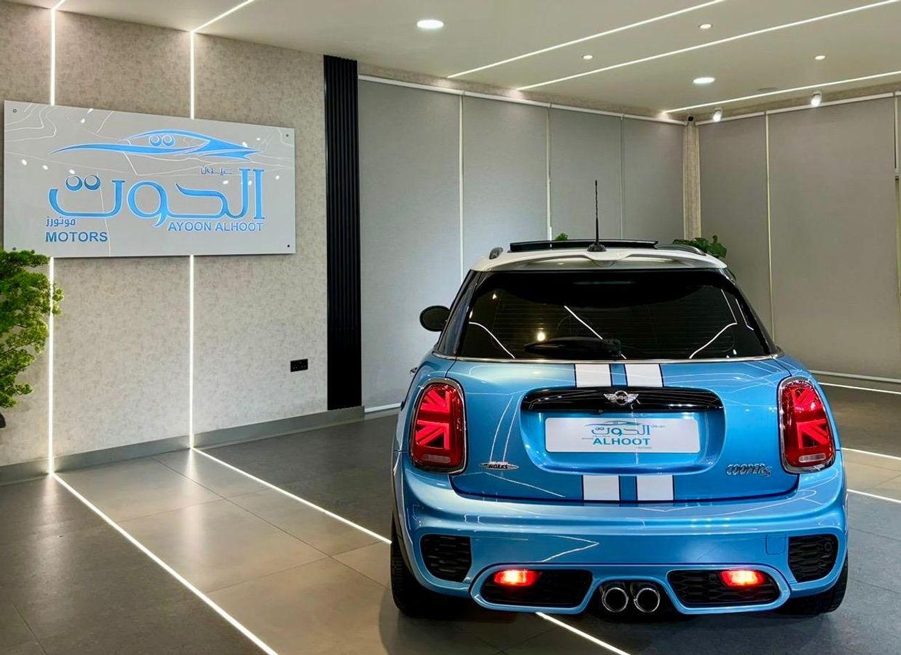 Mini Cooper S AMAZING BLUE MINI COOPER S ** JCW ** || TOP OF THE RANGE || GCC || RED , BLACK INTERIOR