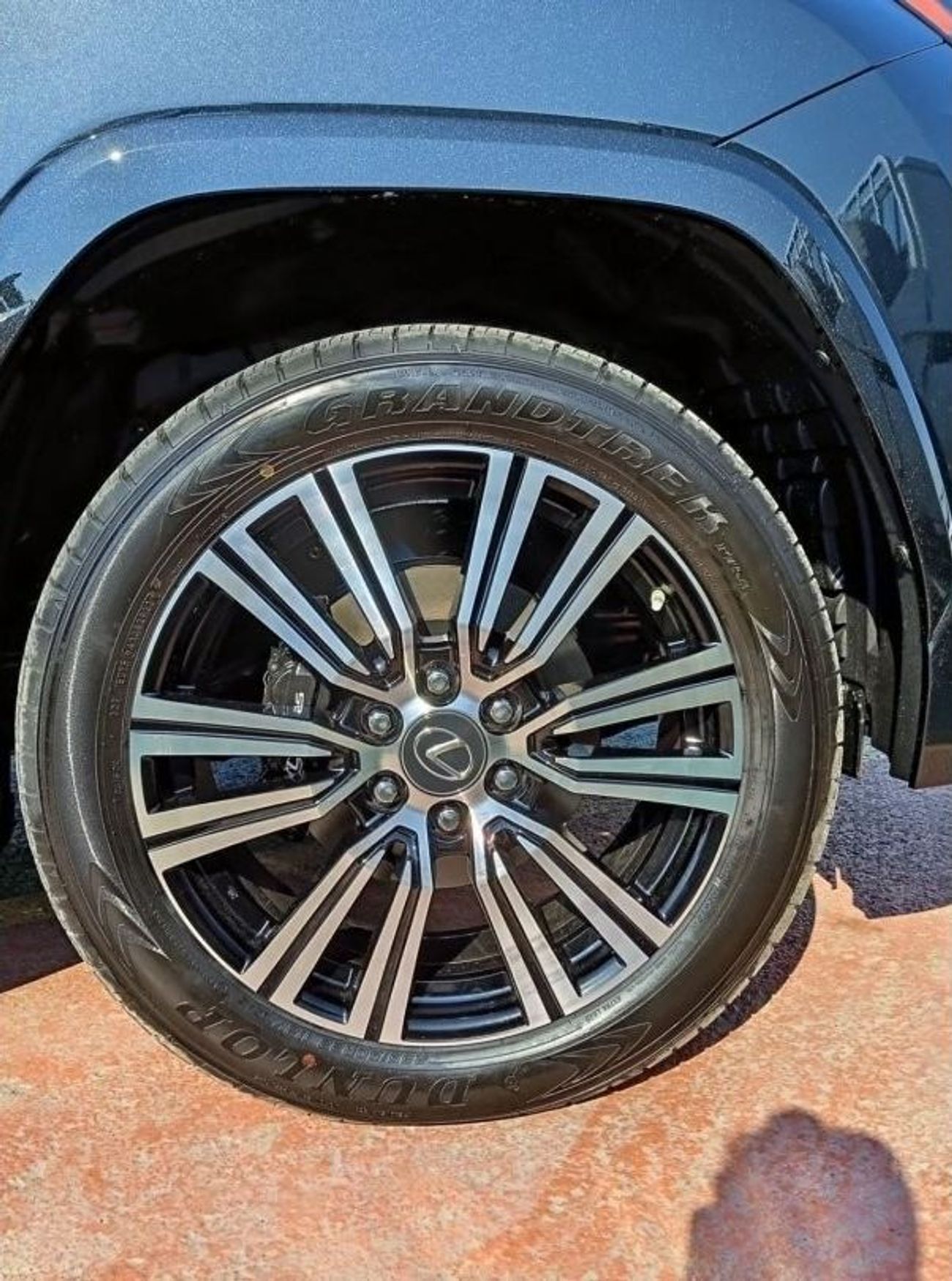 Lexus LX 600 Signature LEXUS LX 600 SIGNTURE BLACK/RED