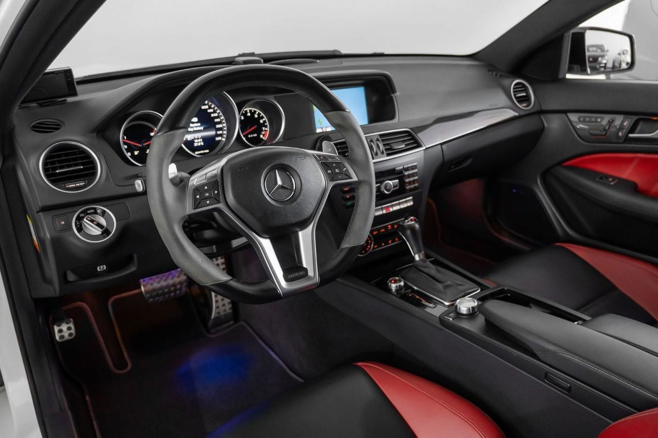 Mercedes Benz C63 AMG Std 6.2L