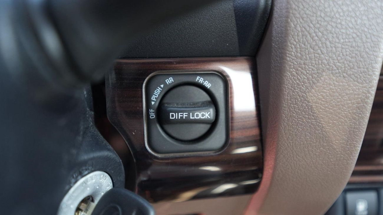 تويوتا لاند كروزر بيك آب TOYOTA LAND CRUISER 79 SINGLE CAB PICKUP PETROL 4.0L V6 4WD MT MODEL 2025 40TH ANNIVERSARY FULL OPTI