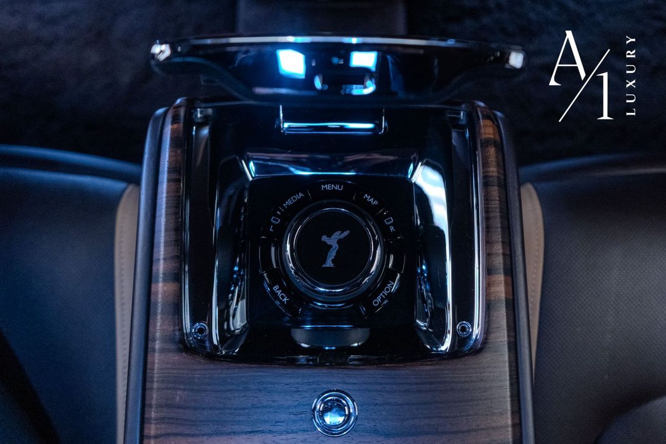 Rolls-Royce Cullinan 2019 Rolls Royce Cullinan, Warranty, Service History, Black Badge Kit, Full Options, GCC