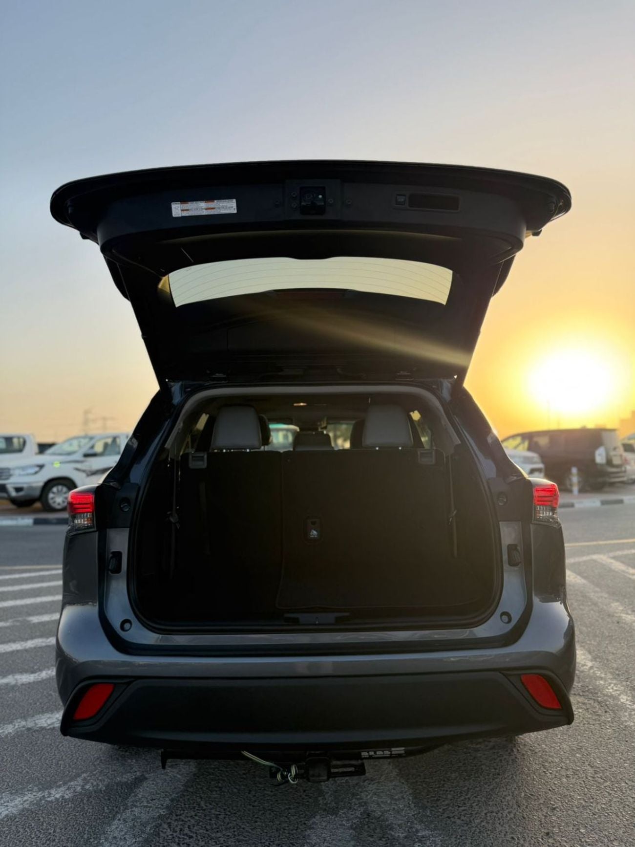 Toyota Highlander 2020 Toyota Highlander XLE Full Option 3.5L V6  - SunRoof - Full Radar System - 7 Seater -Push Start