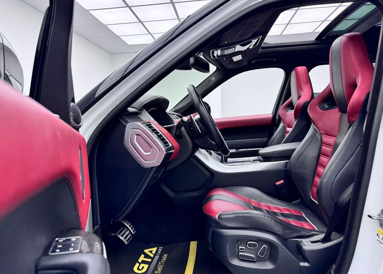 لاند روفر رينج روفر سبورت SVR 5.0L (550 HP) 2015 Range Rover SVR, Just Been Serviced, Excellent Condition, GCC