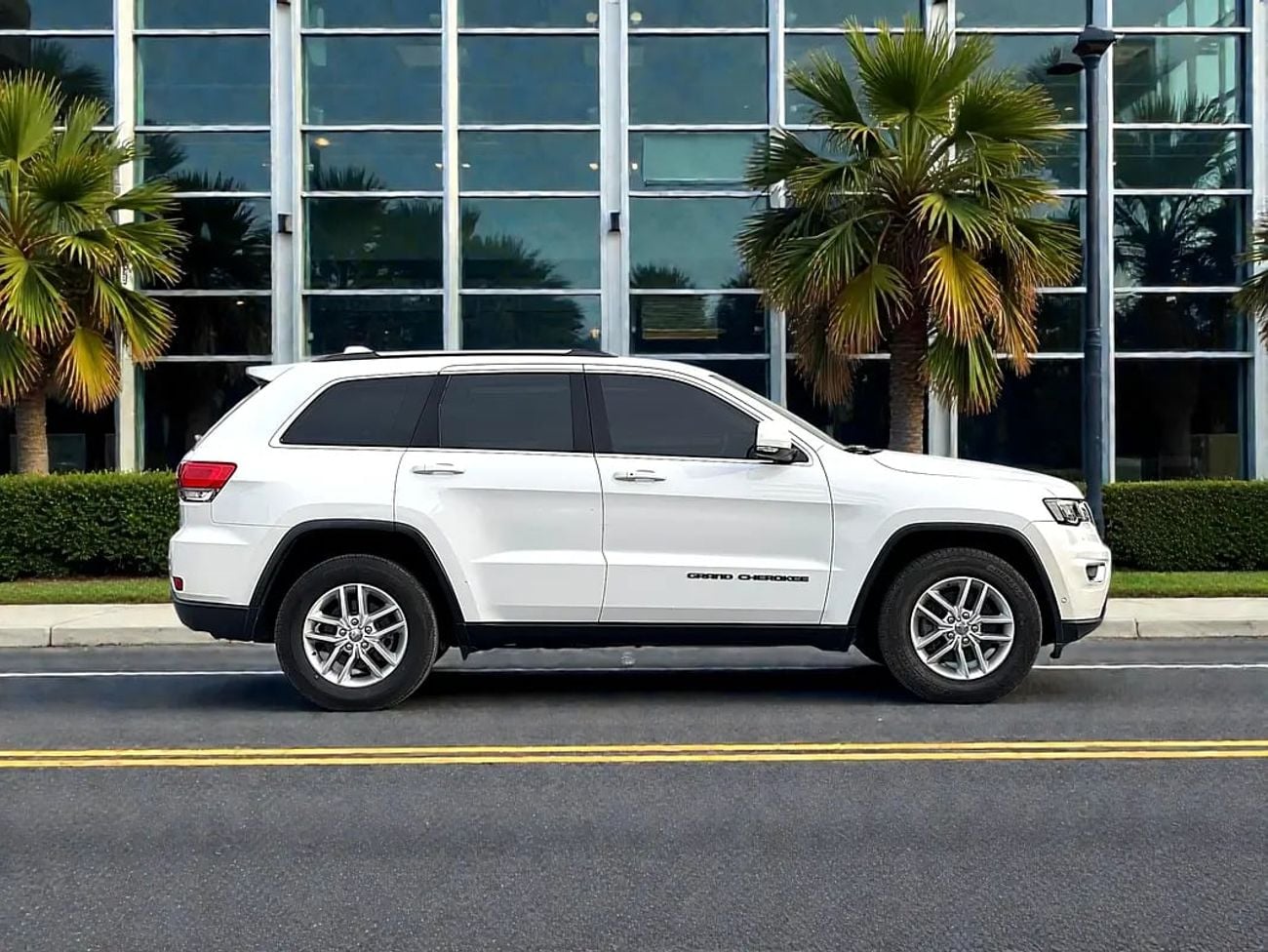 Jeep Grand Cherokee exclusive 3.6L 1,157 P.M | Exclusive - GCC Specs | Original paint