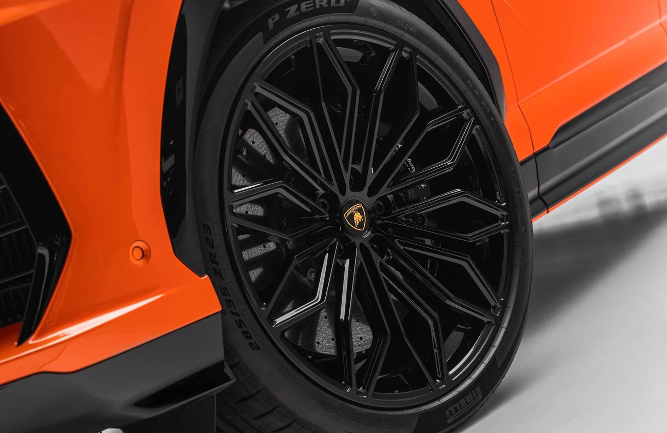 لامبورغيني اوروس 4.0L V8 Twin-Turbocharged Engine + eMotors