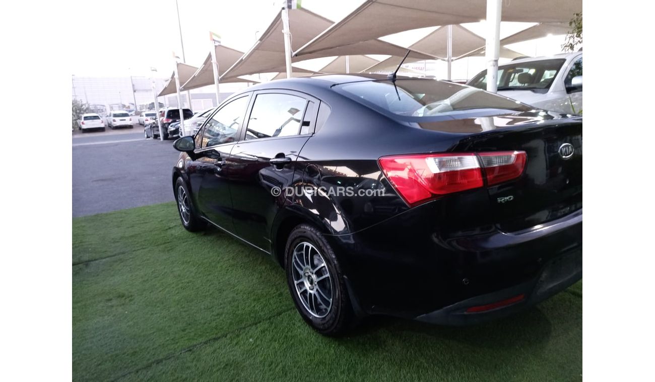 Kia Rio Gulf model 2013, black color, without accidents, wheels in excellent condition, you do not need any